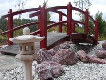 7. Obloukový zahradní mostek s oboustranným dvojitým zábradlím